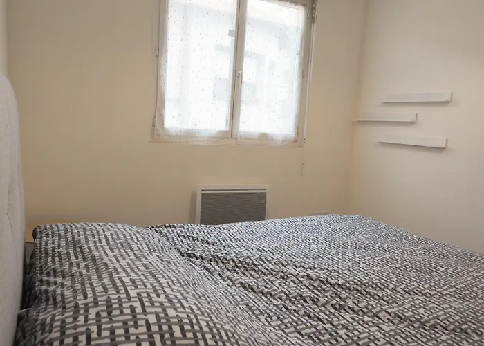 Simon - Latre Location *